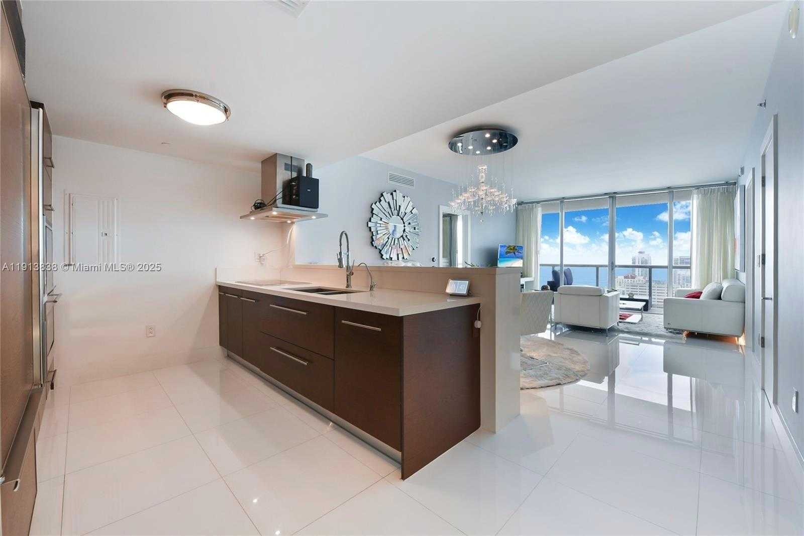 Small Image of 495 BRICKELL AVE #4505, Miami Number 2