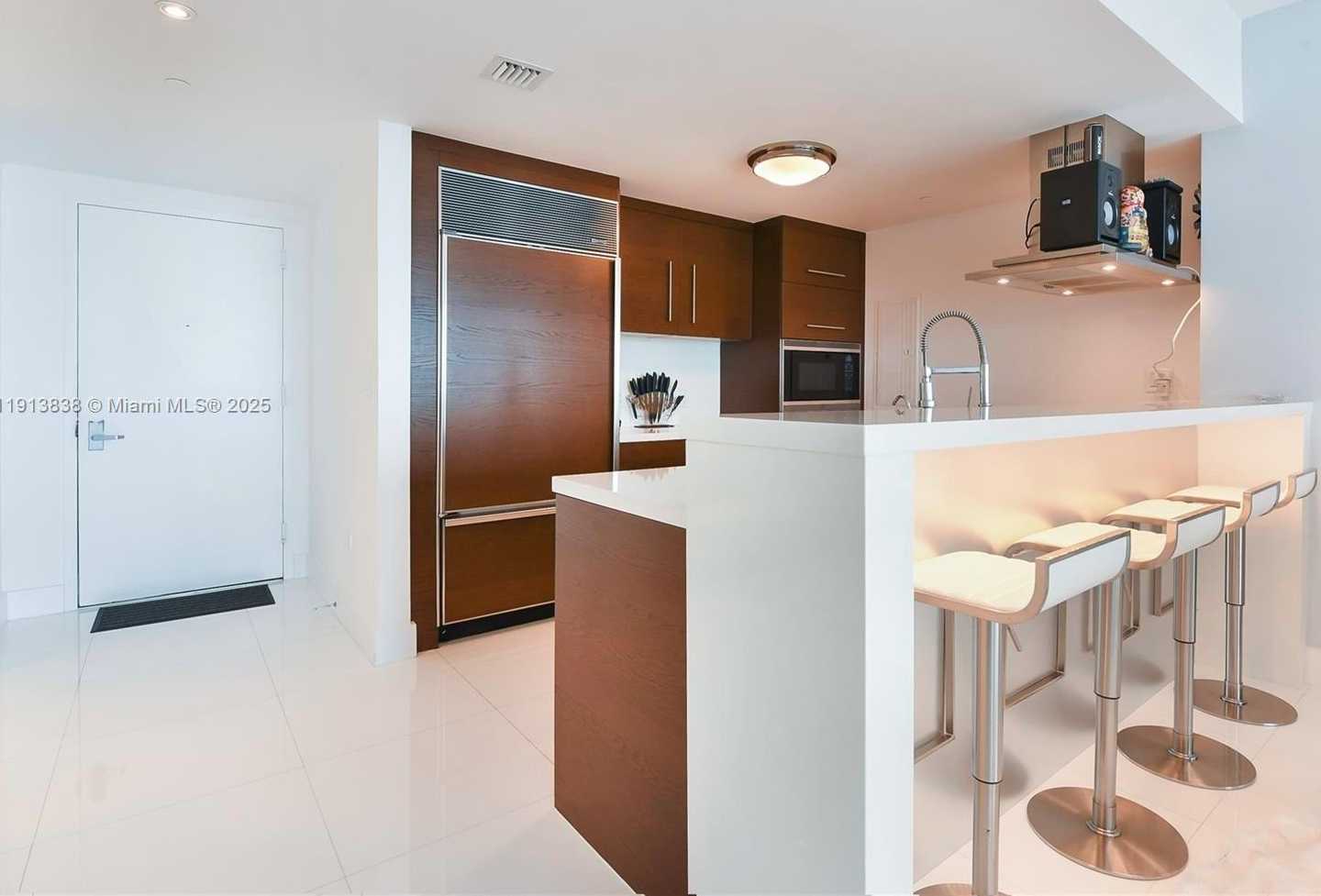 Small Image of 495 BRICKELL AVE #4505, Miami Number 3