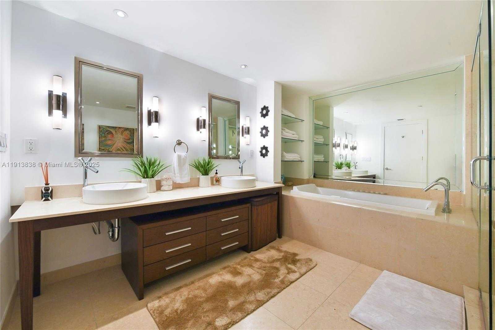 Small Image of 495 BRICKELL AVE #4505, Miami Number 8