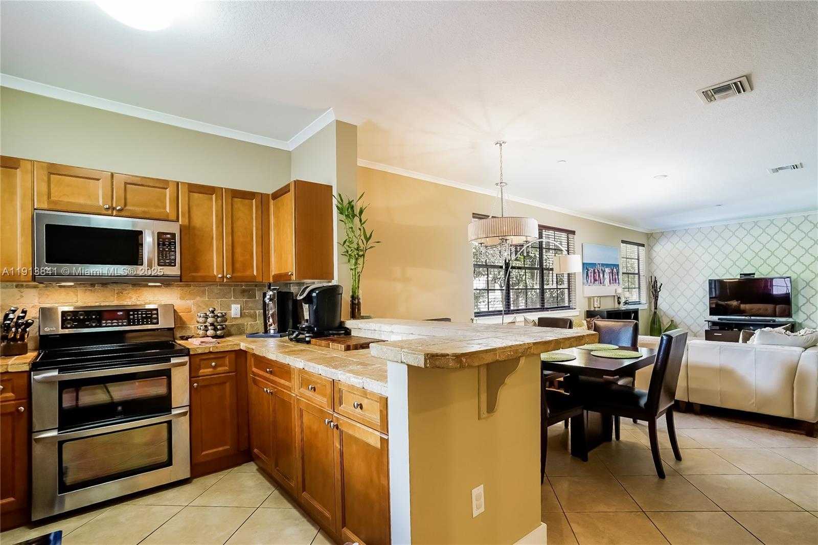 Small Image of 2769 COCONUT AVE #2769, Coconut Grove Number 5