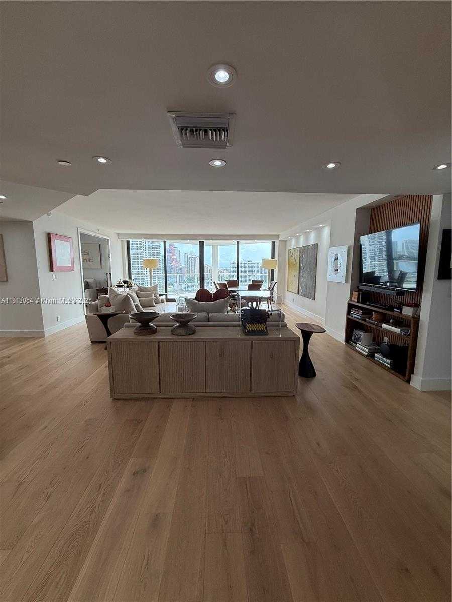 Small Image of 19500 EAST TURNBERRY WAY #18D, Aventura Number 4