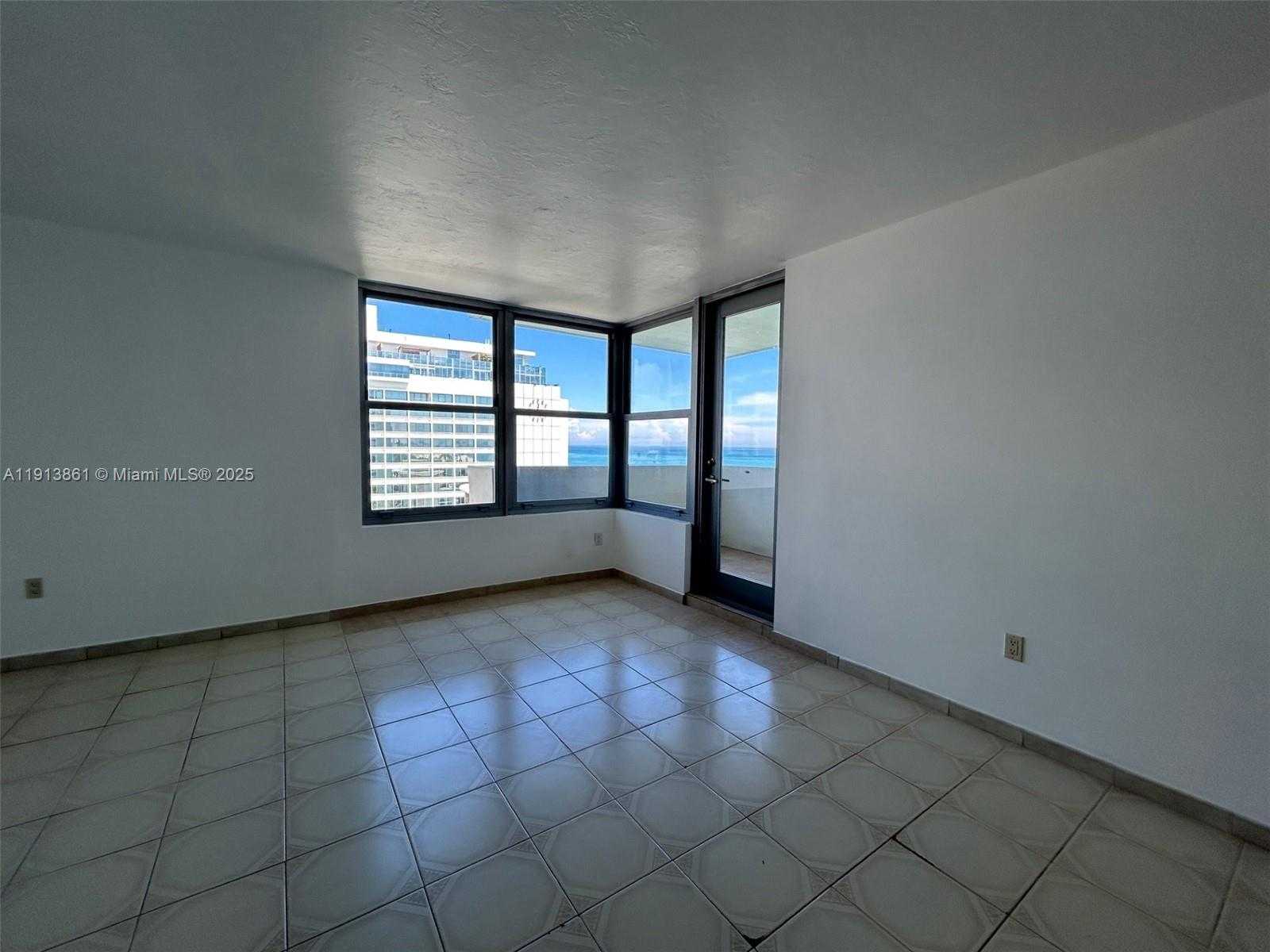 Small Image of 2899 COLLINS AVE #1121, Miami Beach Number 4