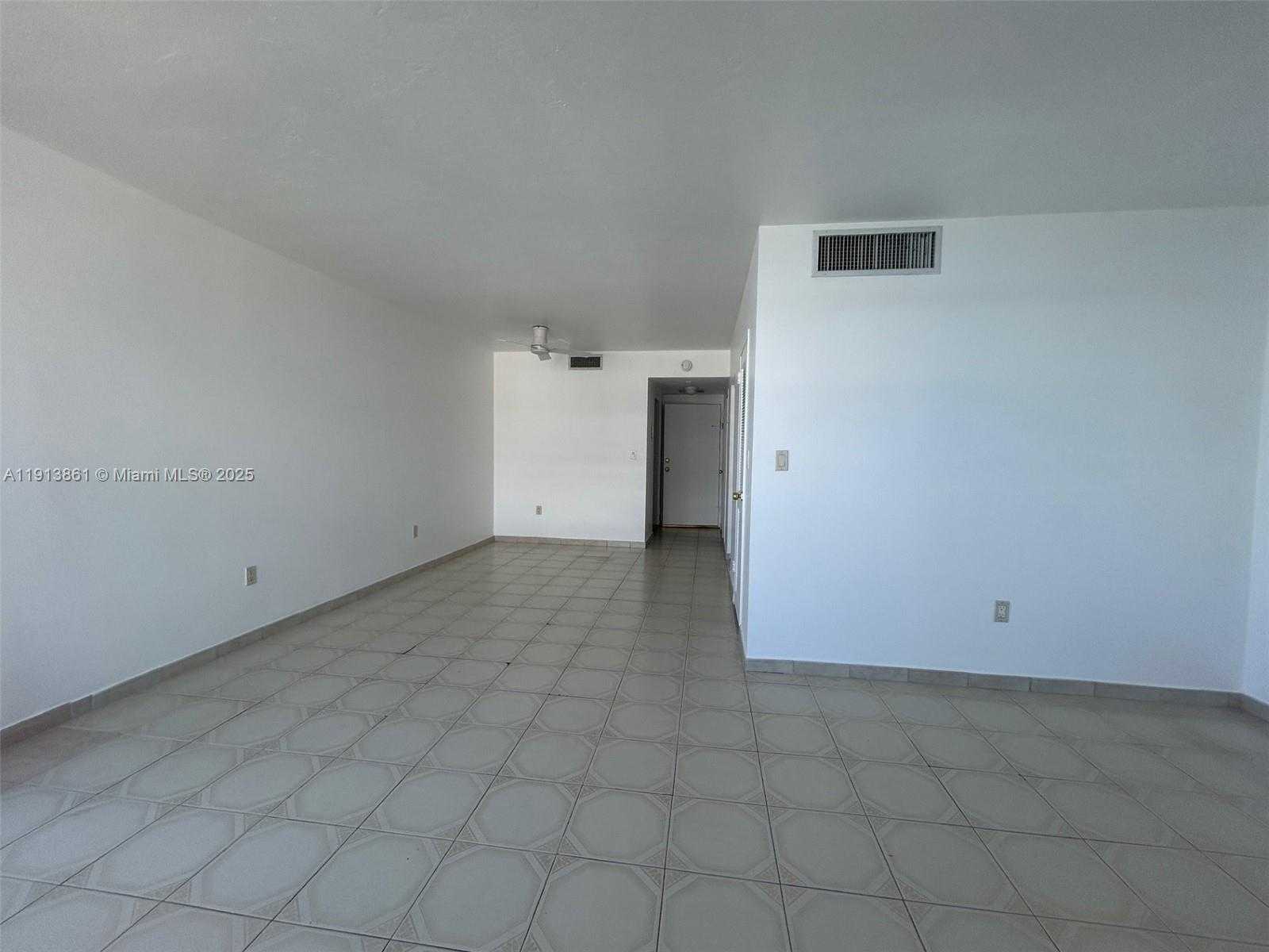 Small Image of 2899 COLLINS AVE #1121, Miami Beach Number 5
