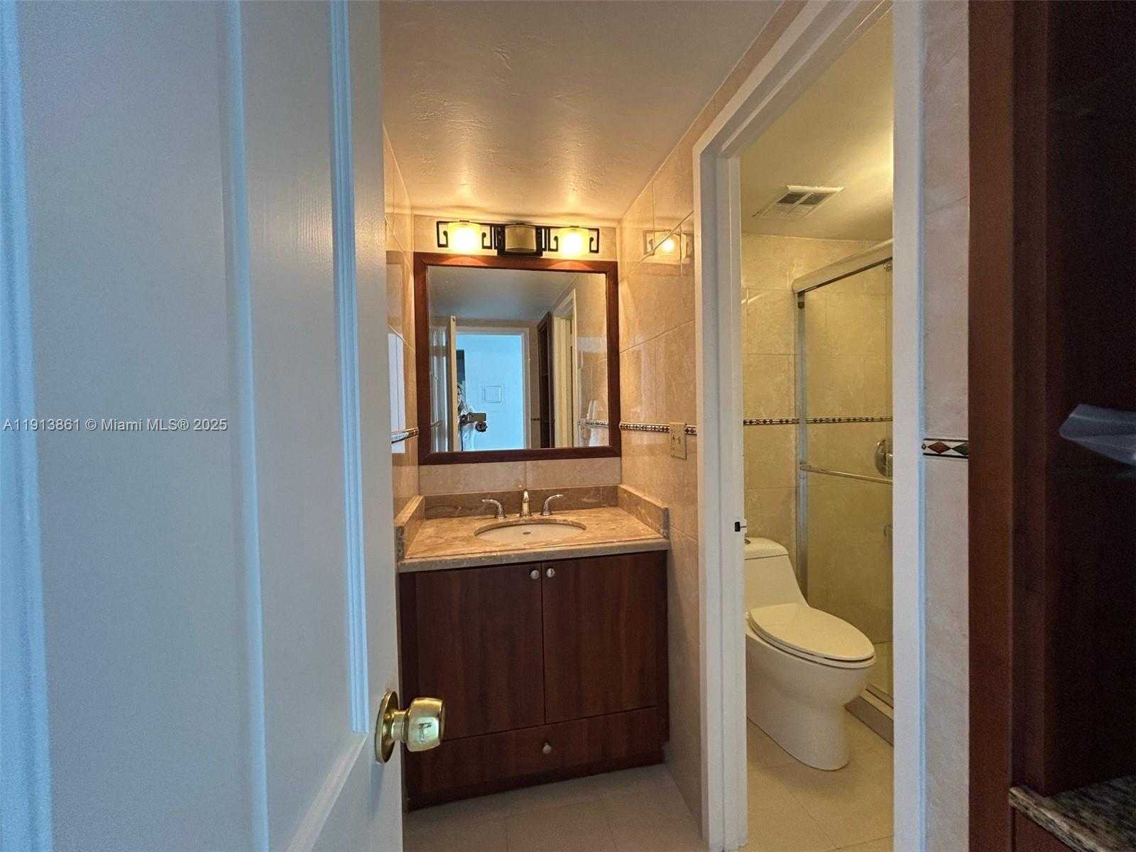 Small Image of 2899 COLLINS AVE #1121, Miami Beach Number 6