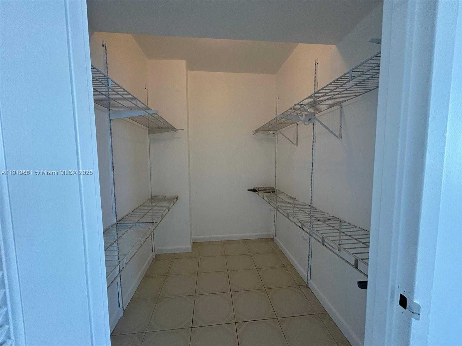 Small Image of 2899 COLLINS AVE #1121, Miami Beach Number 7