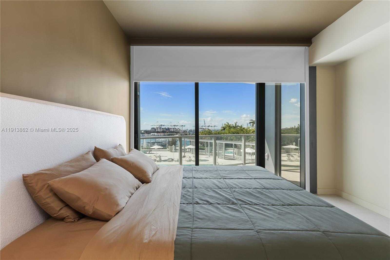 Small Image of 500 ALTON RD #802, Miami Beach Number 20