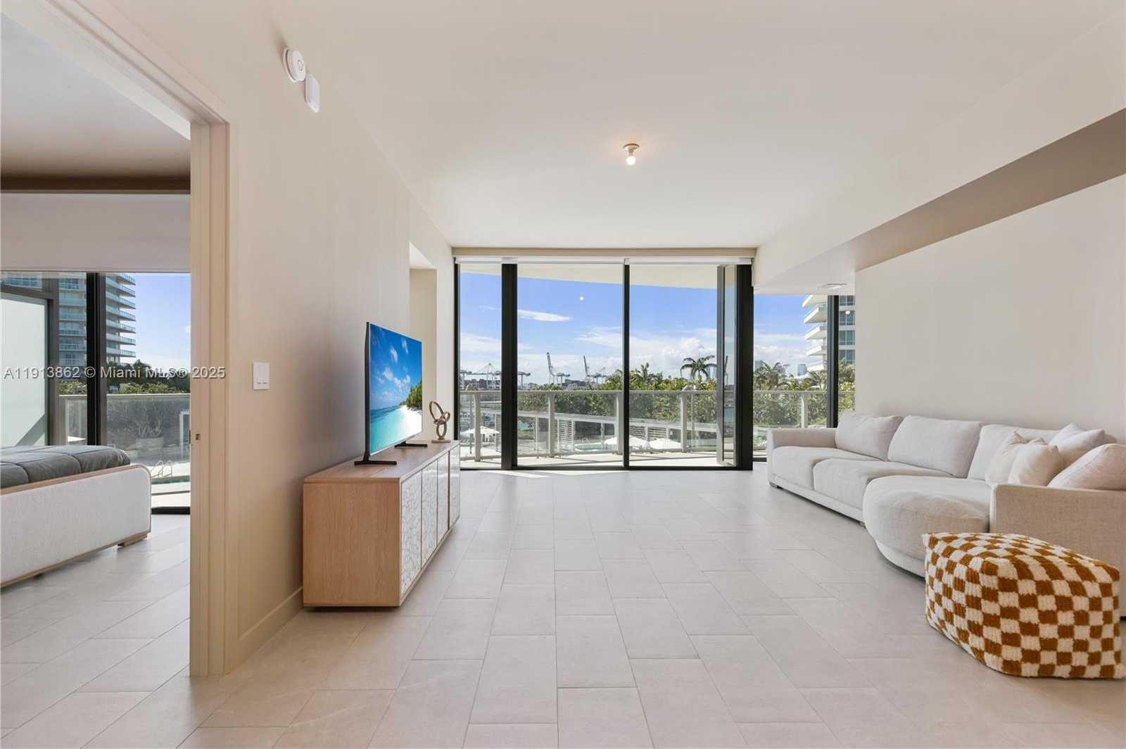 Small Image of 500 ALTON RD #802, Miami Beach Number 3