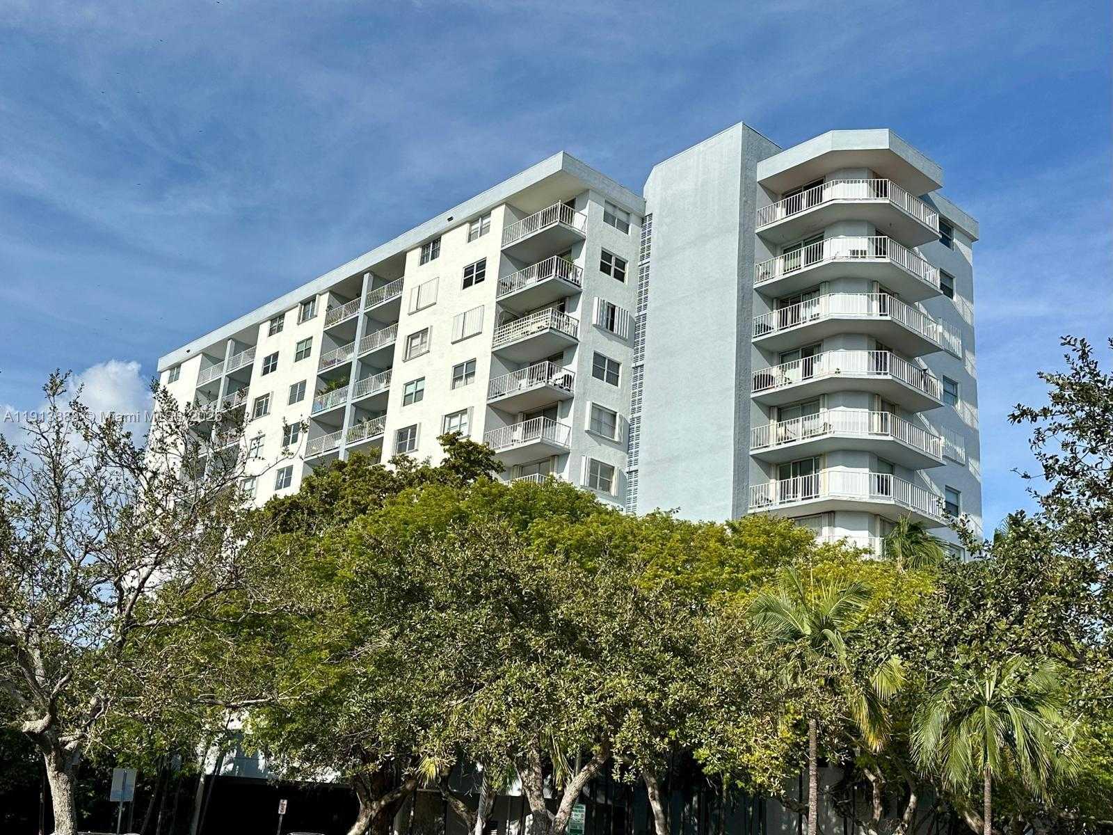 Small Image of 6900 BAY DR #6A, Miami Beach Number 14