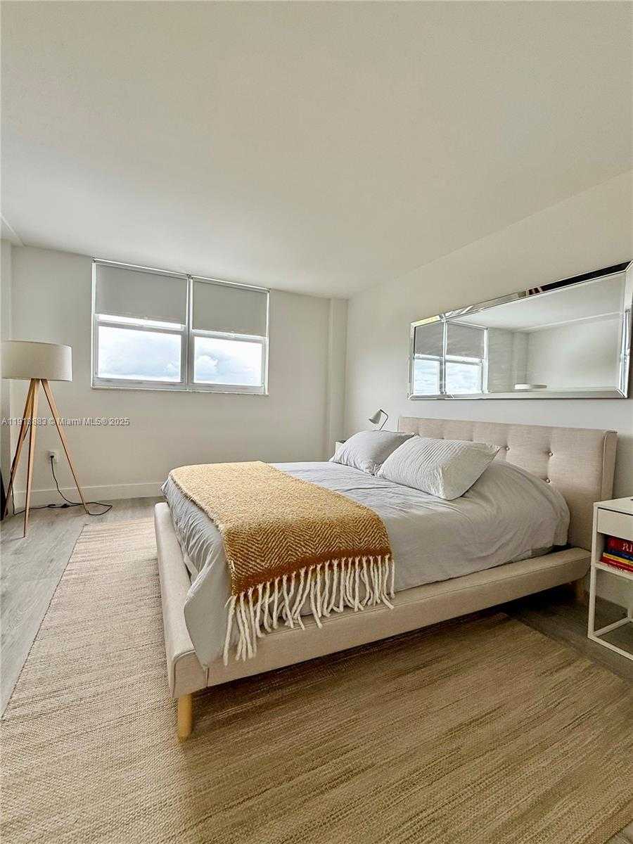 Small Image of 6900 BAY DR #6A, Miami Beach Number 5