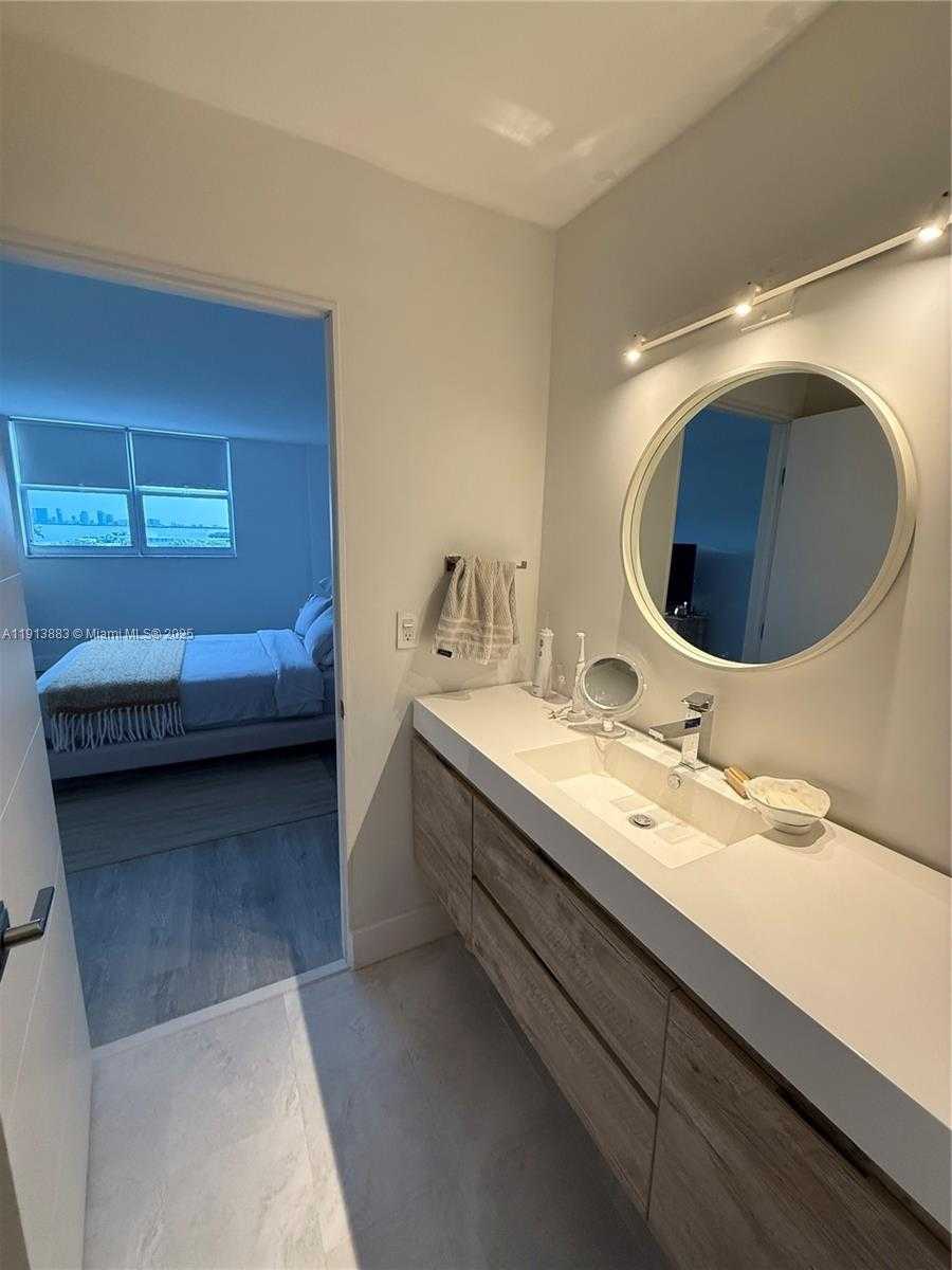 Small Image of 6900 BAY DR #6A, Miami Beach Number 7