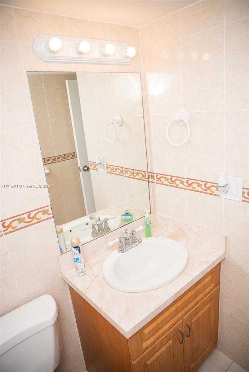 Small Image of 3101 NORTH COUNTRY CLUB DR #703, Aventura Number 12