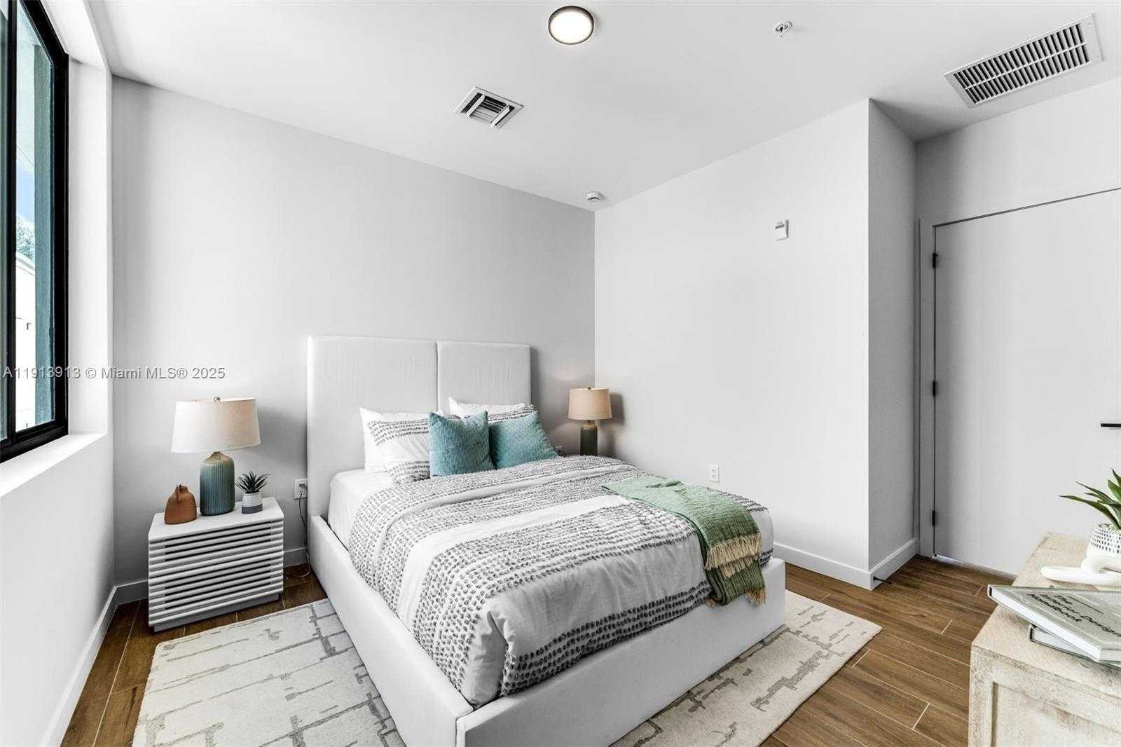 Small Image of 523 NORTH EAST 61ST ST, Miami Number 12