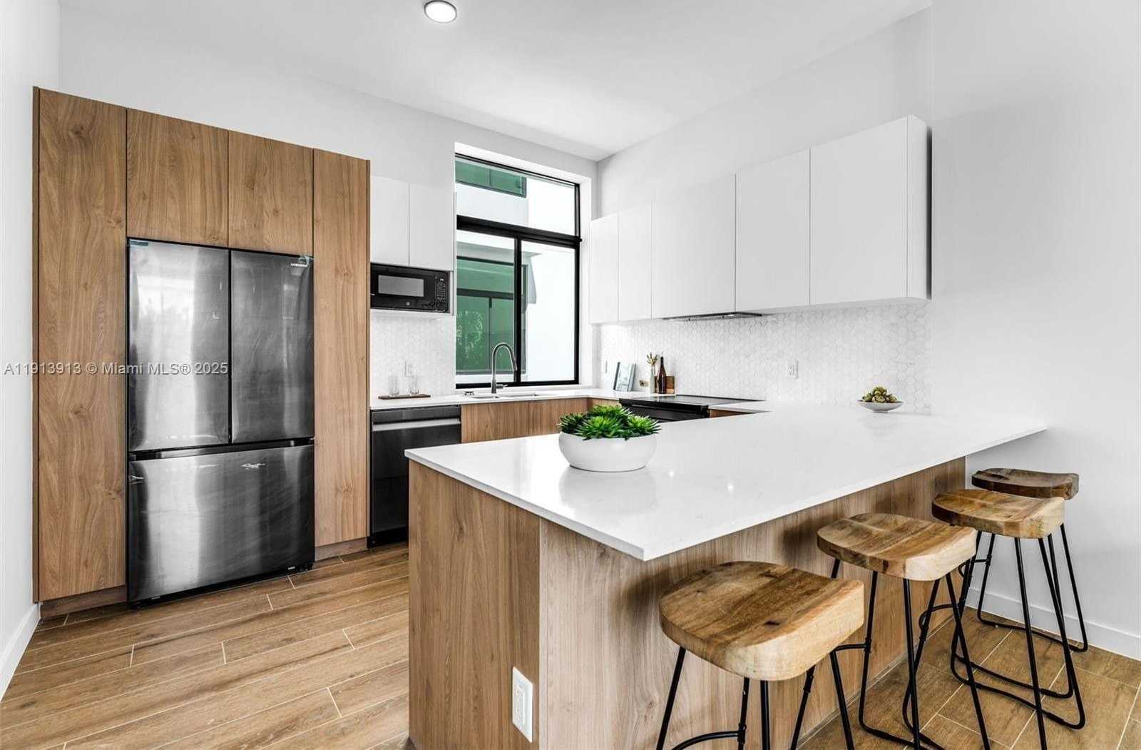 Small Image of 523 NORTH EAST 61ST ST, Miami Number 7