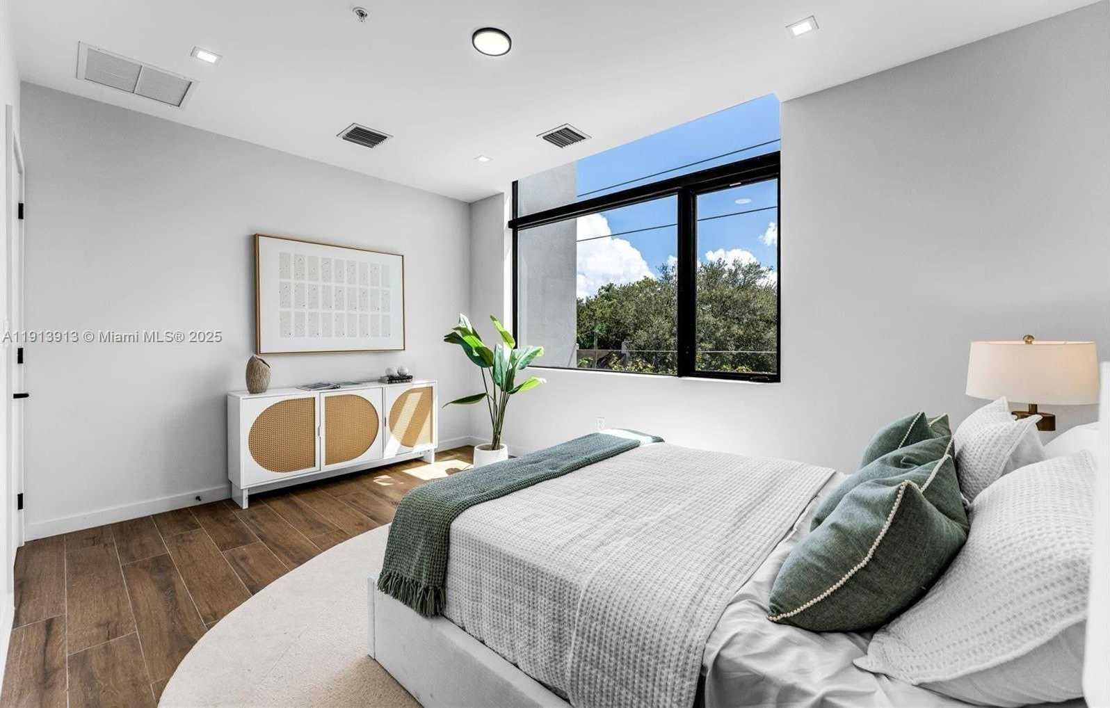 Small Image of 523 NORTH EAST 61ST ST, Miami Number 8