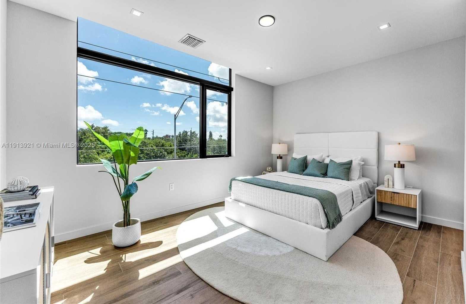 Small Image of 529 NORTH EAST 61ST ST, Miami Number 3