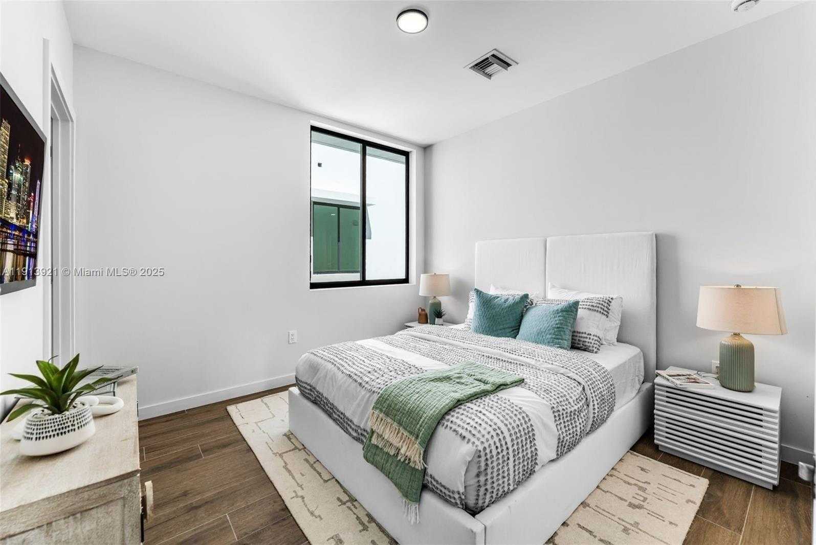 Small Image of 529 NORTH EAST 61ST ST, Miami Number 9