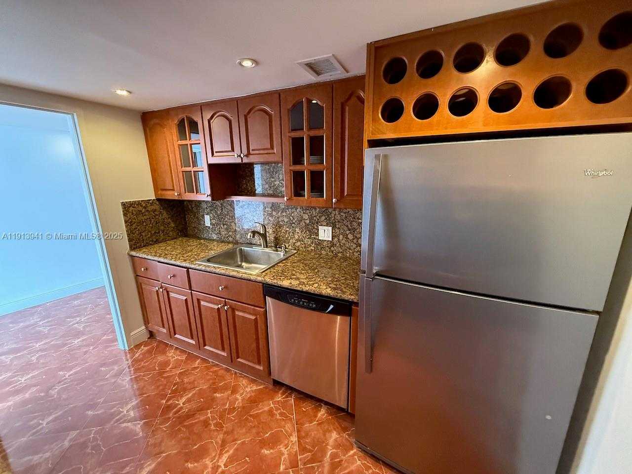 Small Image of 900 BAY DR #419, Miami Beach Number 3