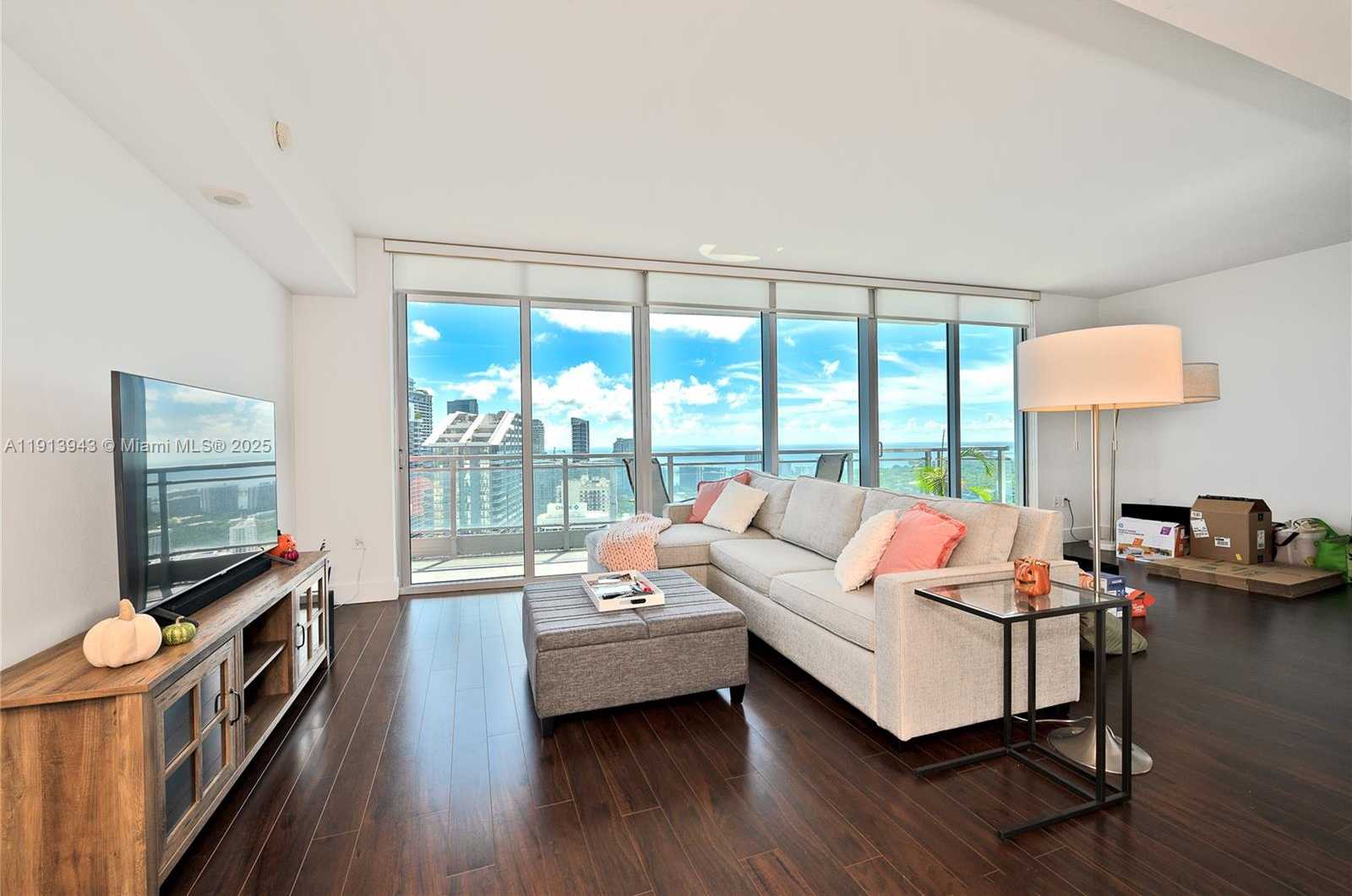 Small Image of 92 SOUTH WEST 3RD ST #5004, Miami Number 4