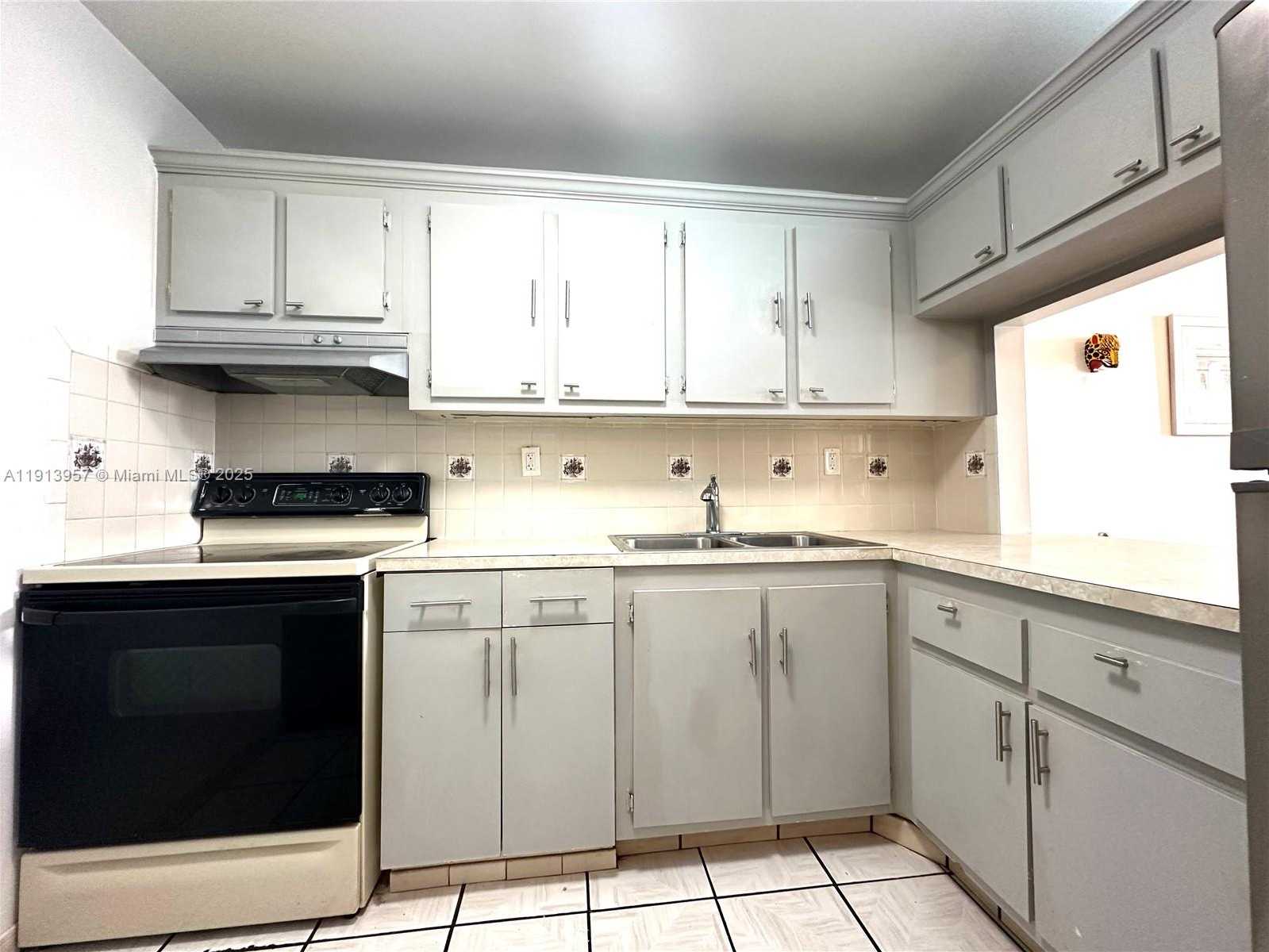 Small Image of 1665 BAY RD #316, Miami Beach Number 5