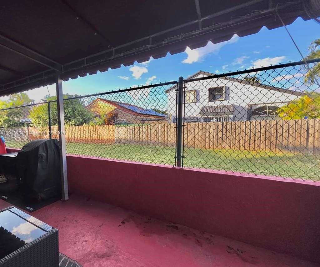 Small Image of 15871 SOUTH WEST 86TH TER, Miami Number 10