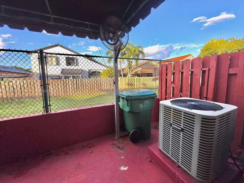 Small Image of 15871 SOUTH WEST 86TH TER, Miami Number 12