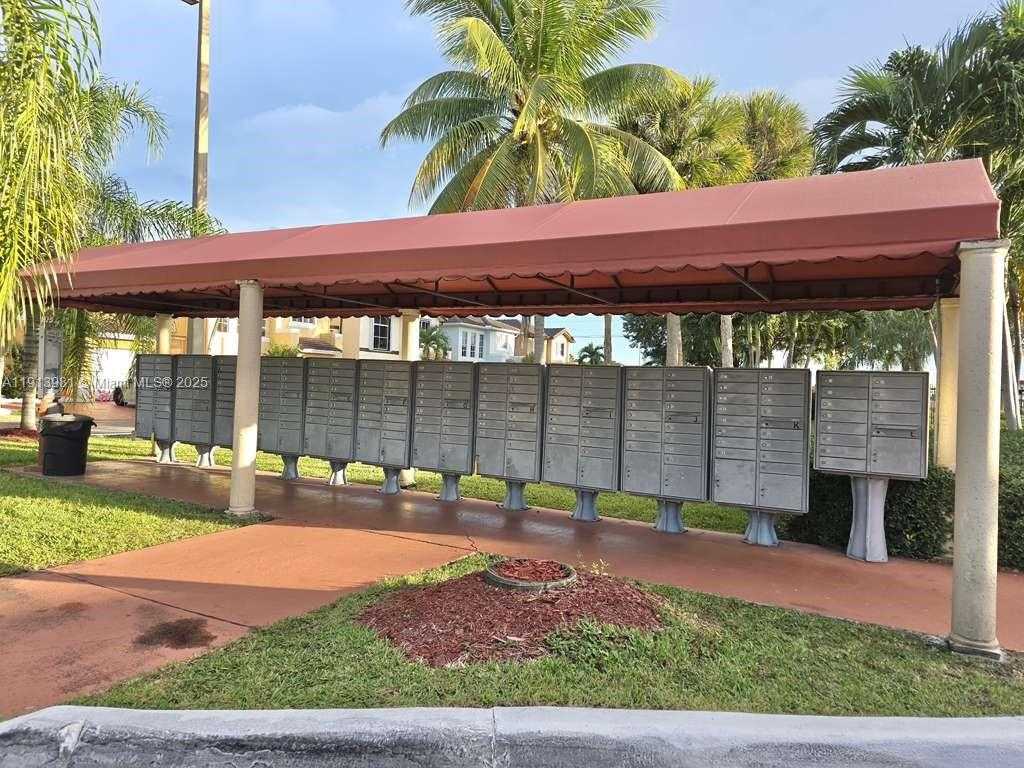 Small Image of 15871 SOUTH WEST 86TH TER, Miami Number 13