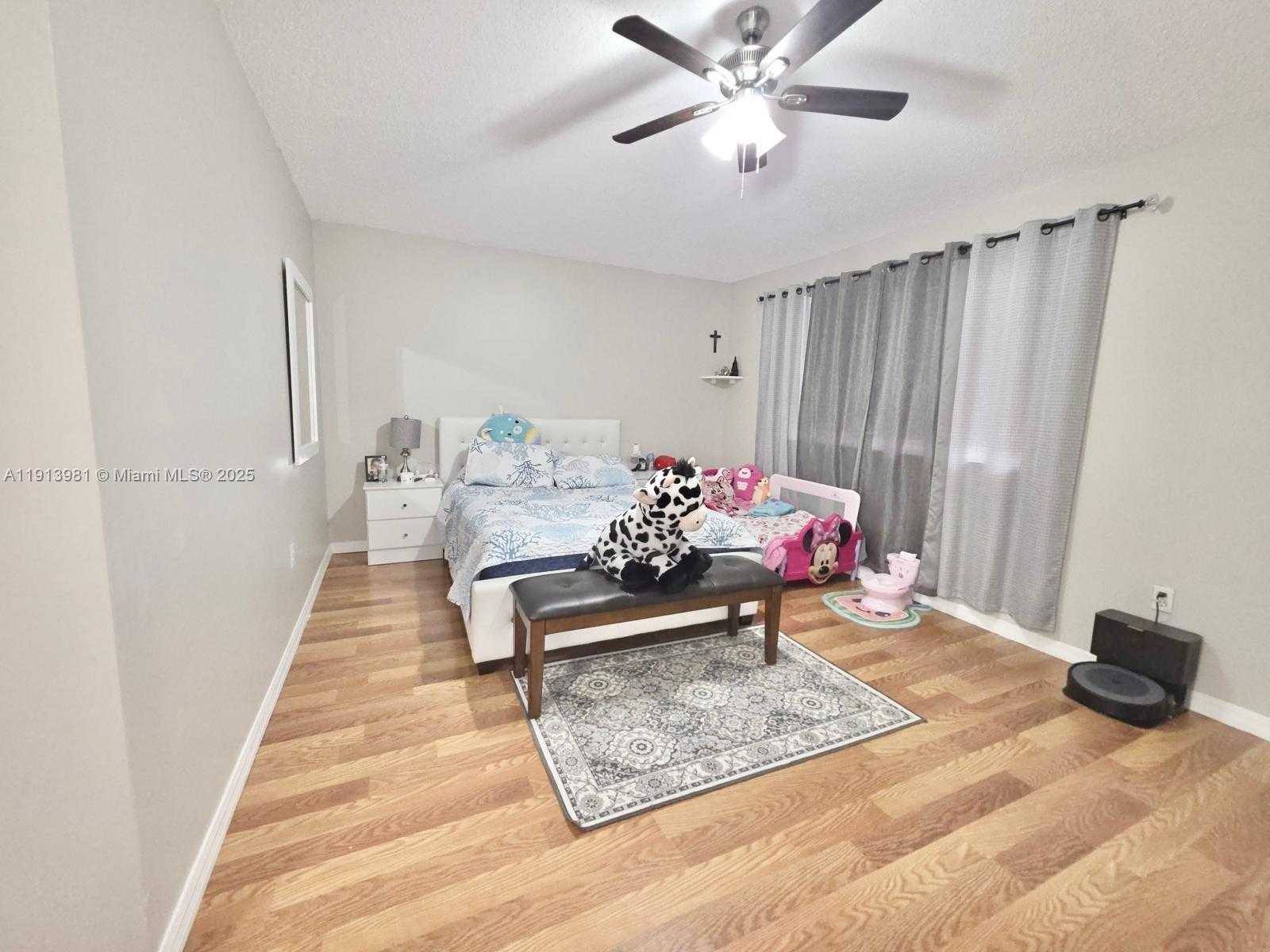 Small Image of 15871 SOUTH WEST 86TH TER, Miami Number 24