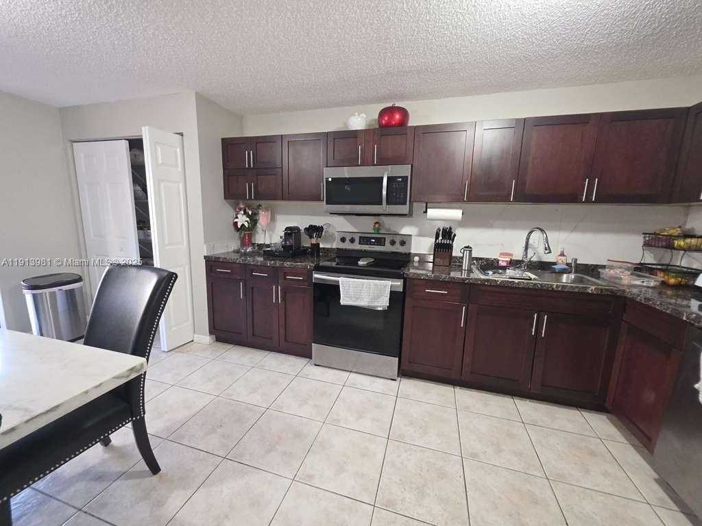 Small Image of 15871 SOUTH WEST 86TH TER, Miami Number 7