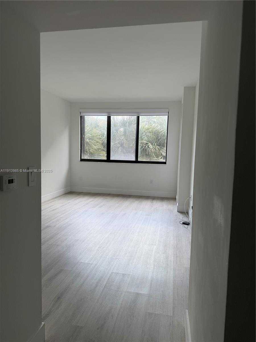 Small Image of 540 BRICKELL KEY DR #301, Miami Number 4