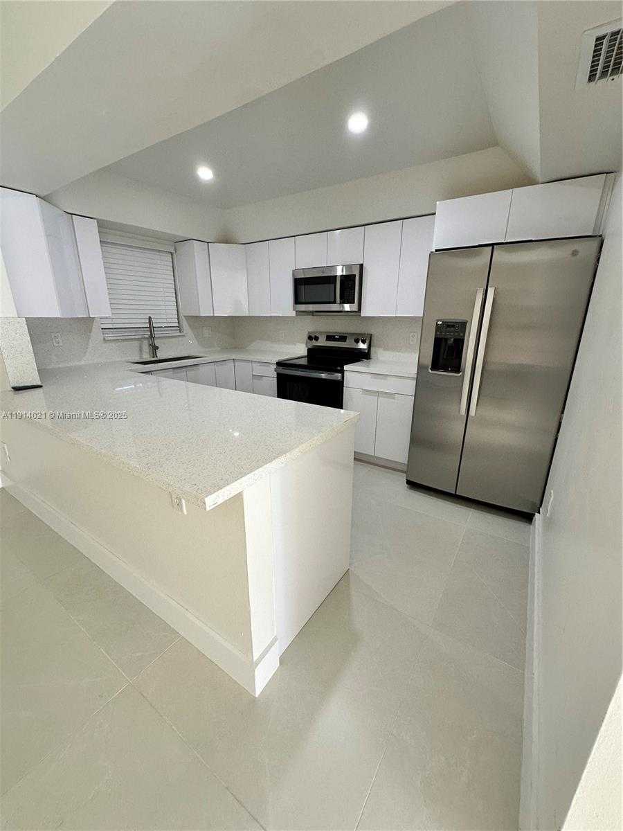 Small Image of 5151 SW 121 TERRACE #5151, Cooper City Number 2