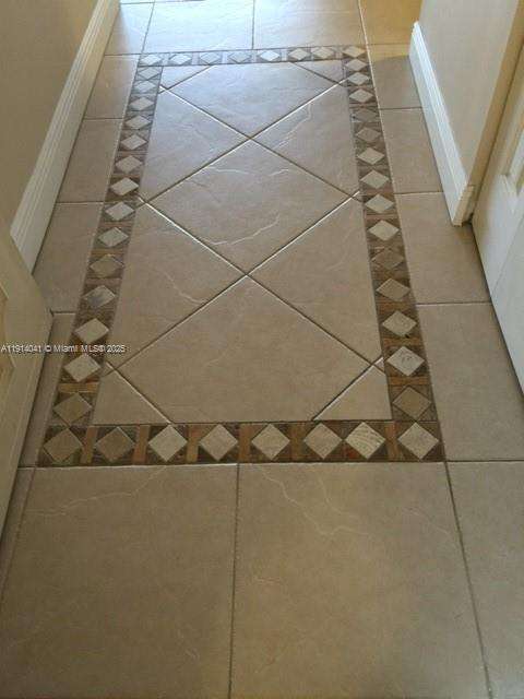 Small Image of Aventura Number 11