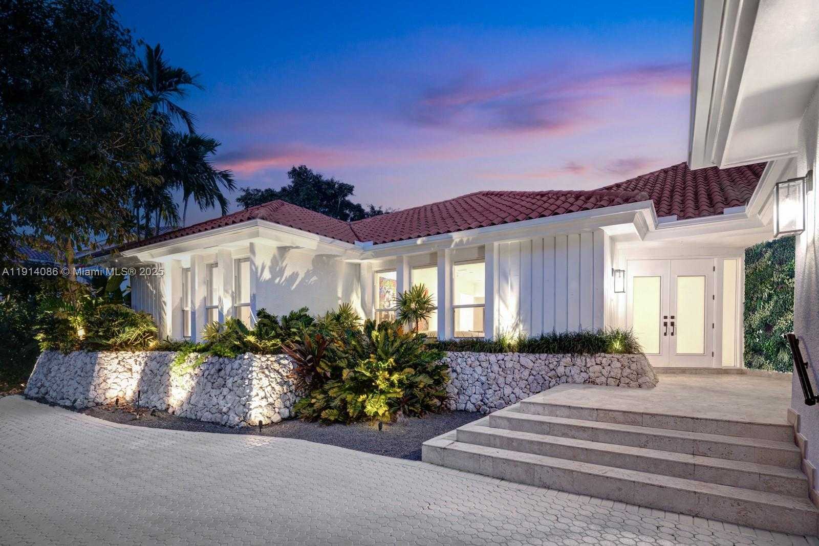 Small Image of 7155 EAST LAGO DR, Coral Gables Number 1