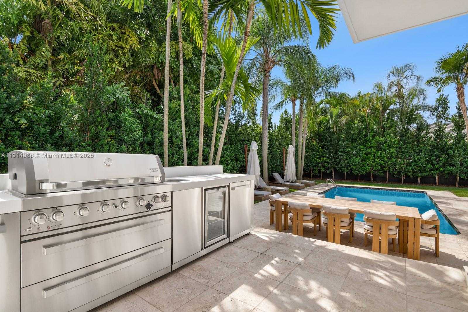 Small Image of 7155 EAST LAGO DR, Coral Gables Number 3