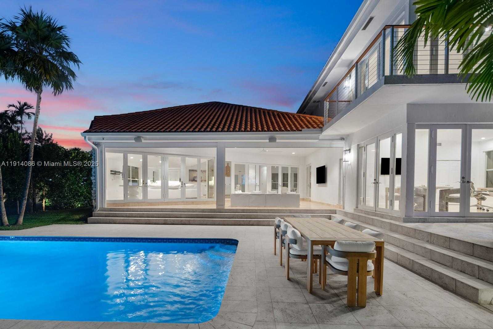 Small Image of 7155 EAST LAGO DR, Coral Gables Number 6