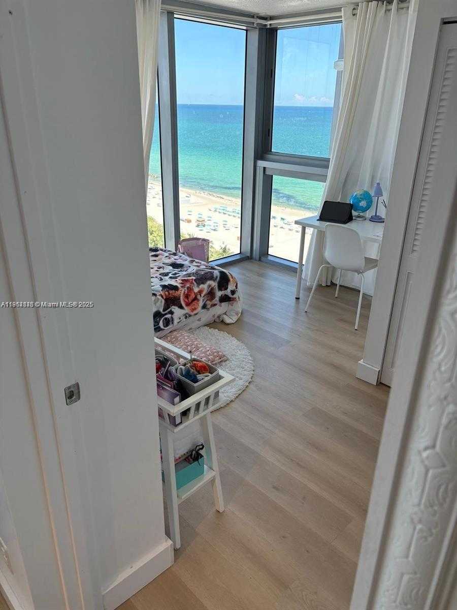 Small Image of 2655 COLLINS AVE #2007, Miami Beach Number 3