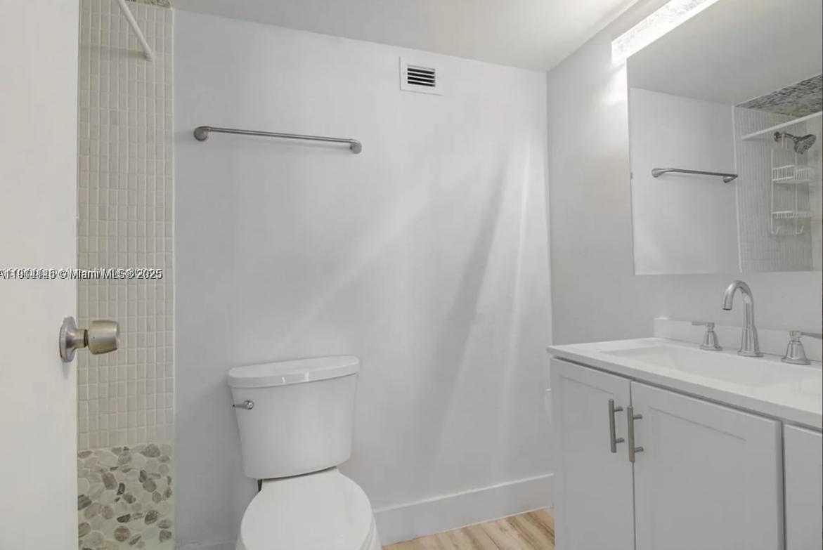 Small Image of 2655 COLLINS AVE #2007, Miami Beach Number 7