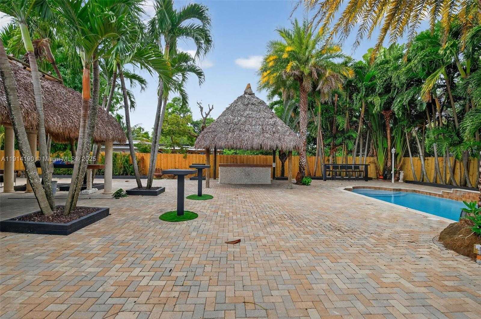 Small Image of 465 NORTH WEST 153RD ST, Miami Number 33