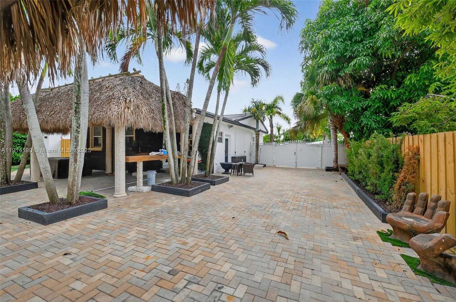 Small Image of 465 NORTH WEST 153RD ST, Miami Number 39