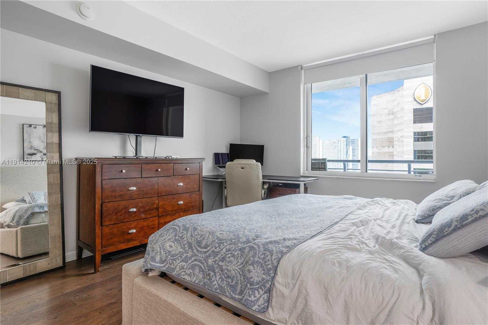 Small Image of 335 Biscayne Blvd, Miami, FL 33132, USA Number 12