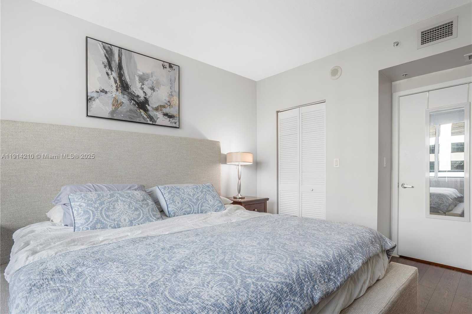 Small Image of 335 Biscayne Blvd, Miami, FL 33132, USA Number 13