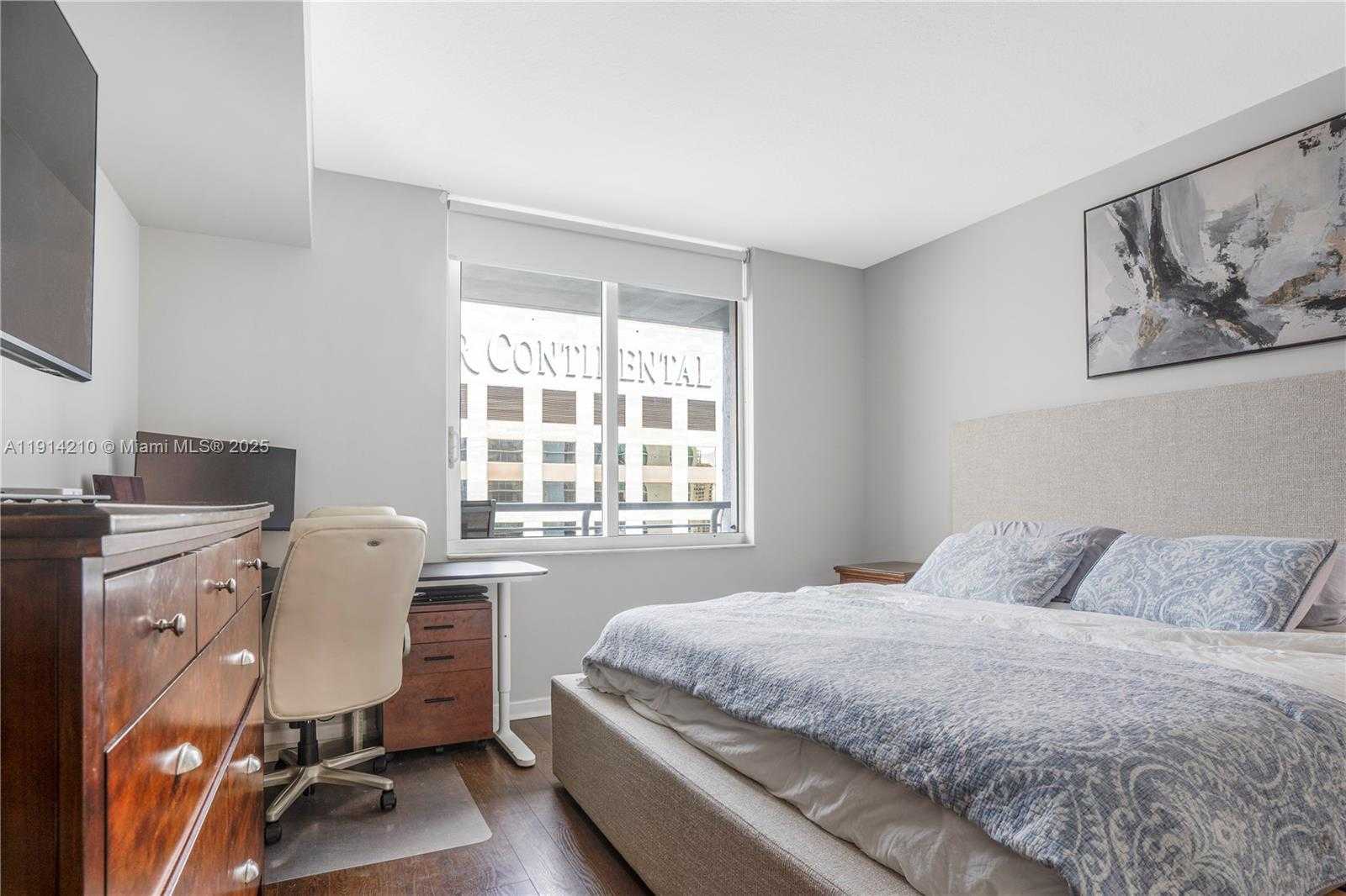 Small Image of 335 Biscayne Blvd, Miami, FL 33132, USA Number 14