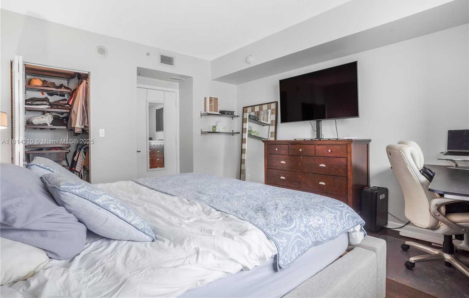 Small Image of 335 Biscayne Blvd, Miami, FL 33132, USA Number 15