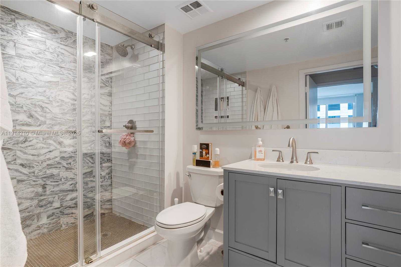 Small Image of 335 Biscayne Blvd, Miami, FL 33132, USA Number 18