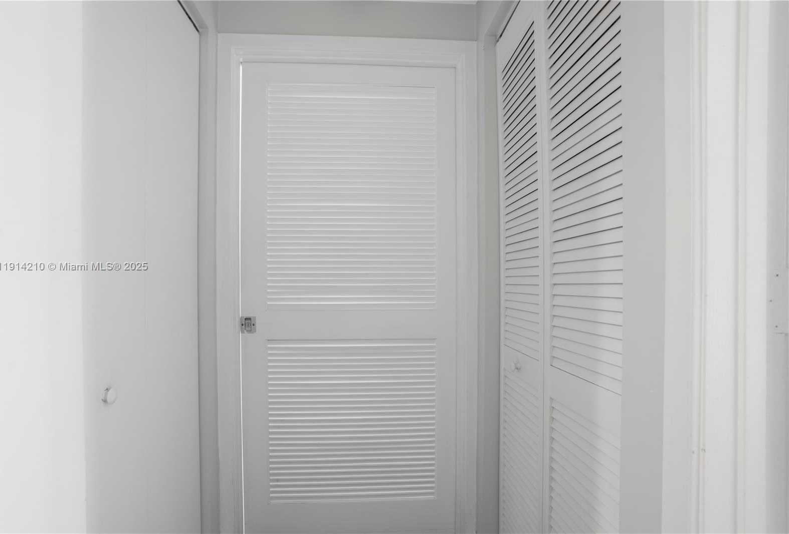 Small Image of 335 Biscayne Blvd, Miami, FL 33132, USA Number 21