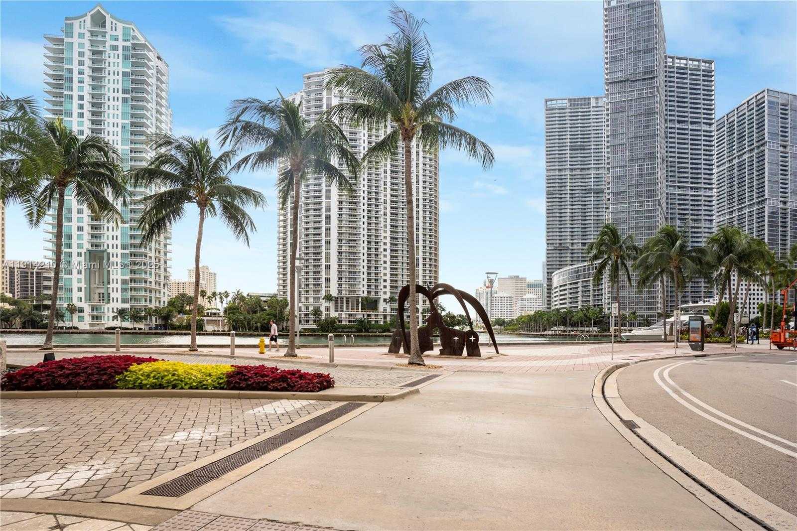 Small Image of 335 Biscayne Blvd, Miami, FL 33132, USA Number 26