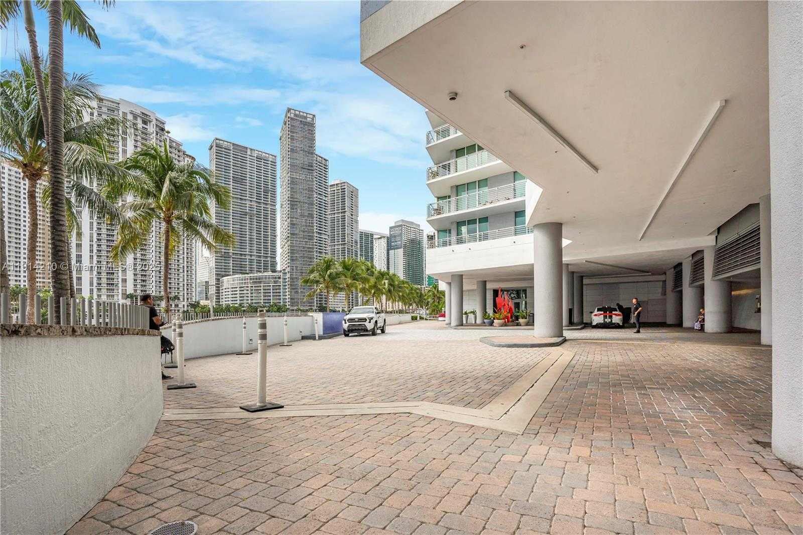 Small Image of 335 Biscayne Blvd, Miami, FL 33132, USA Number 28