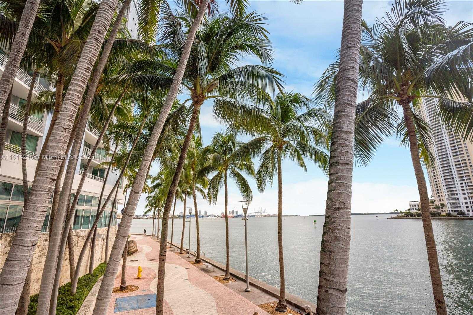 Small Image of 335 Biscayne Blvd, Miami, FL 33132, USA Number 30