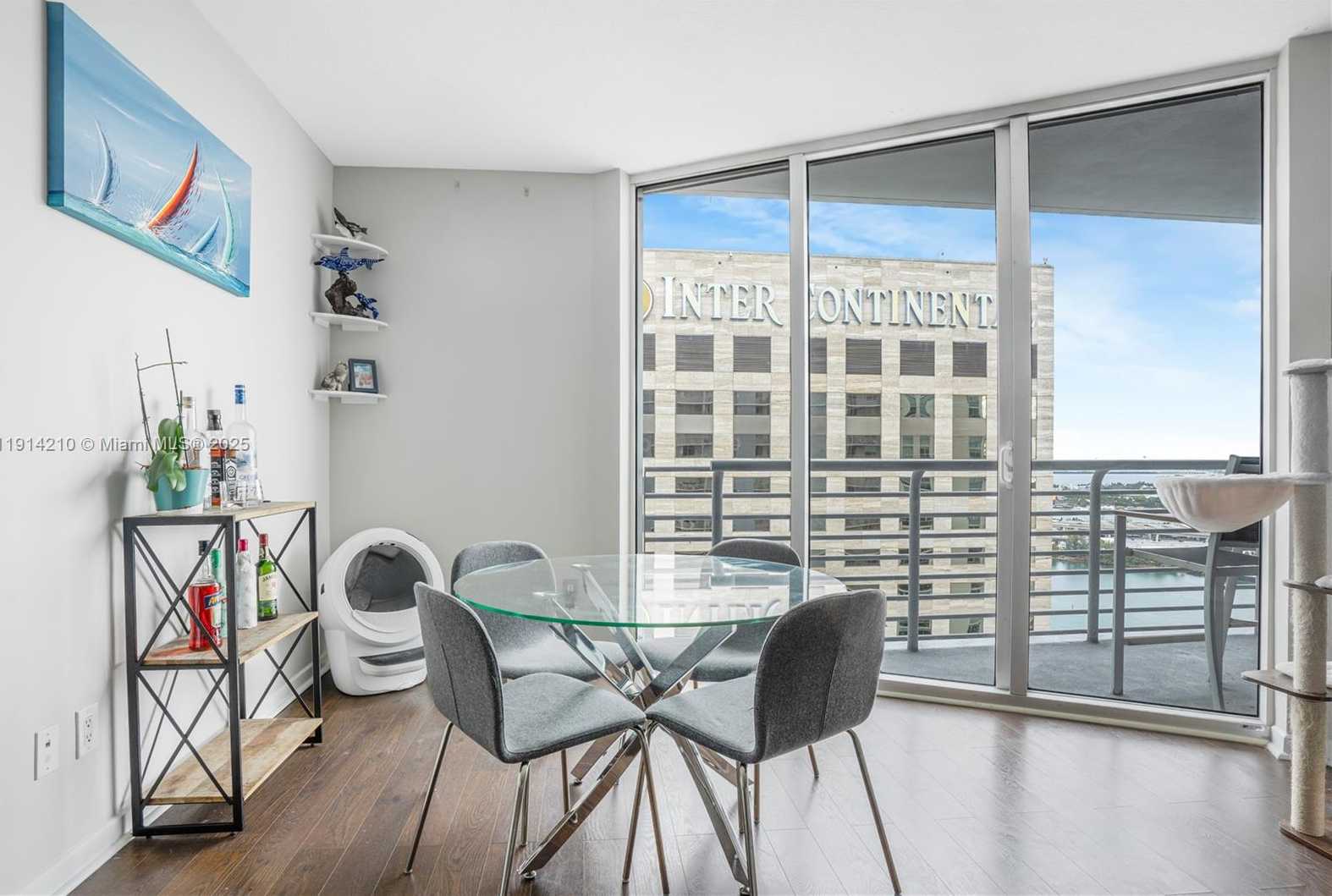 Small Image of 335 Biscayne Blvd, Miami, FL 33132, USA Number 4