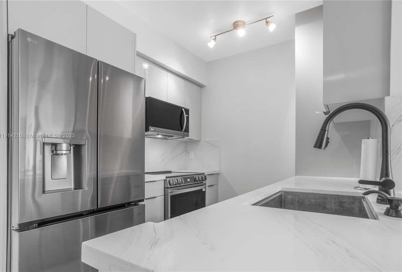 Small Image of 335 Biscayne Blvd, Miami, FL 33132, USA Number 9