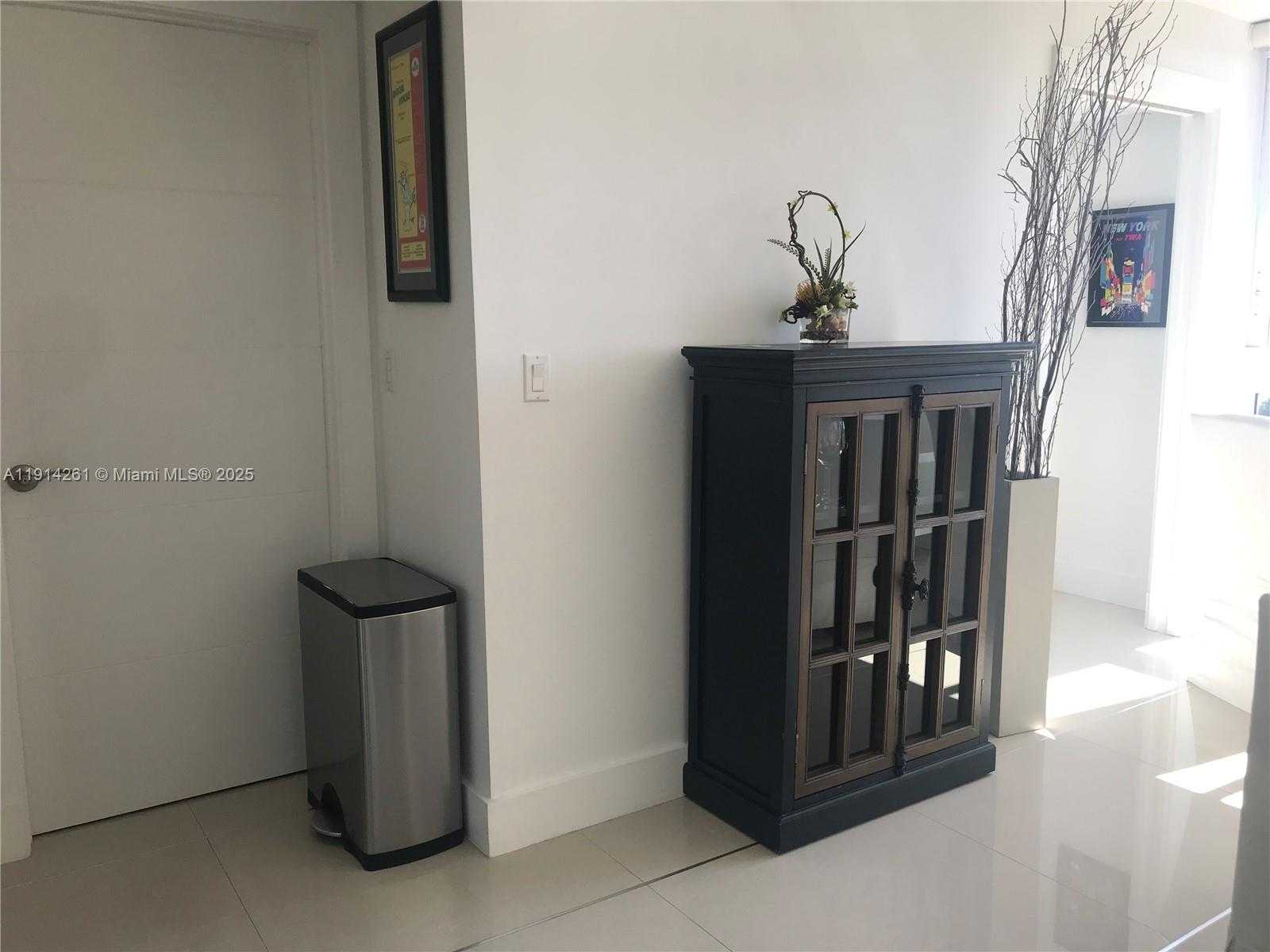 Small Image of 2951 SOUTH BAYSHORE DR #904, Miami Number 24